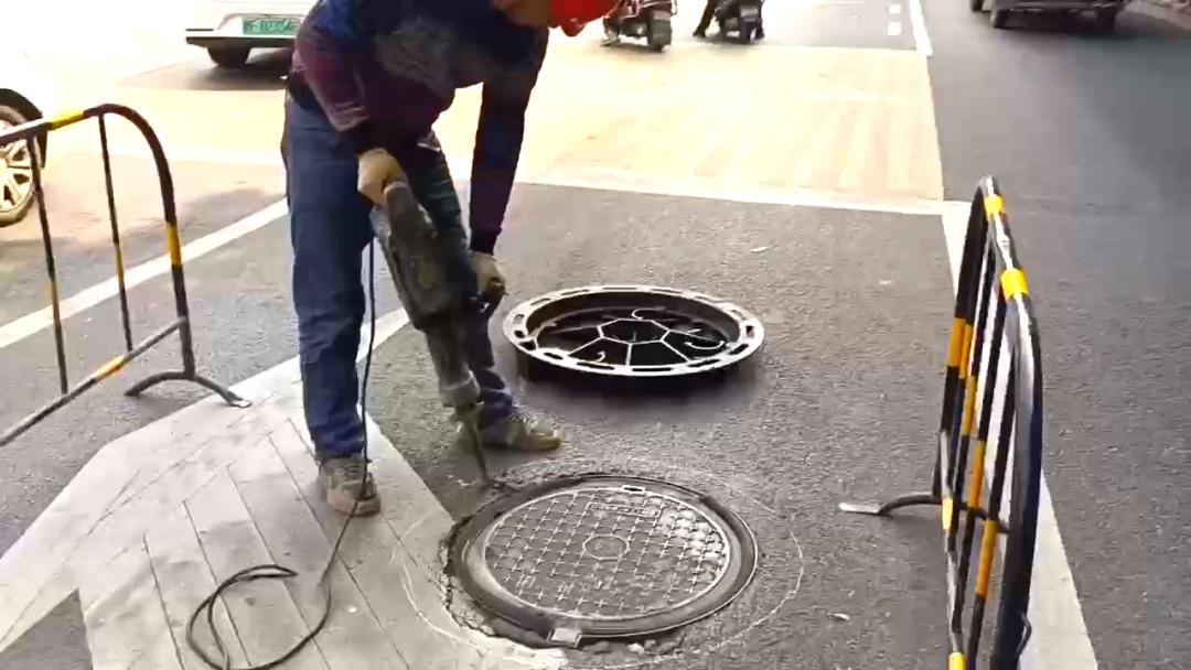 DƬ